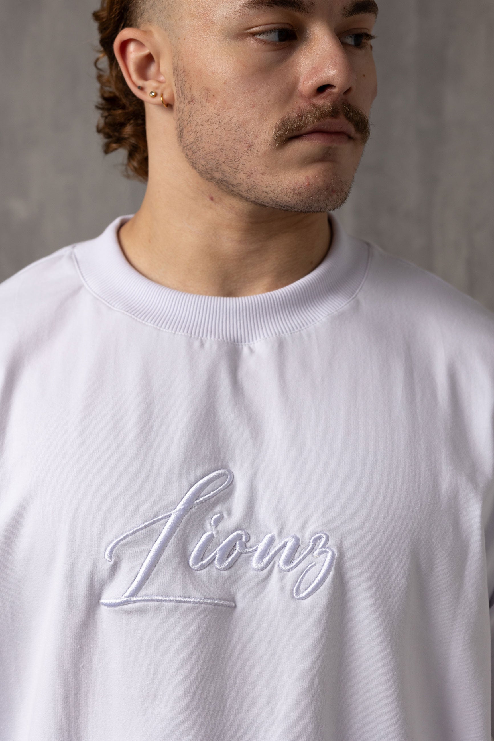 Camiseta Oversized Lionz Bordada - Branca