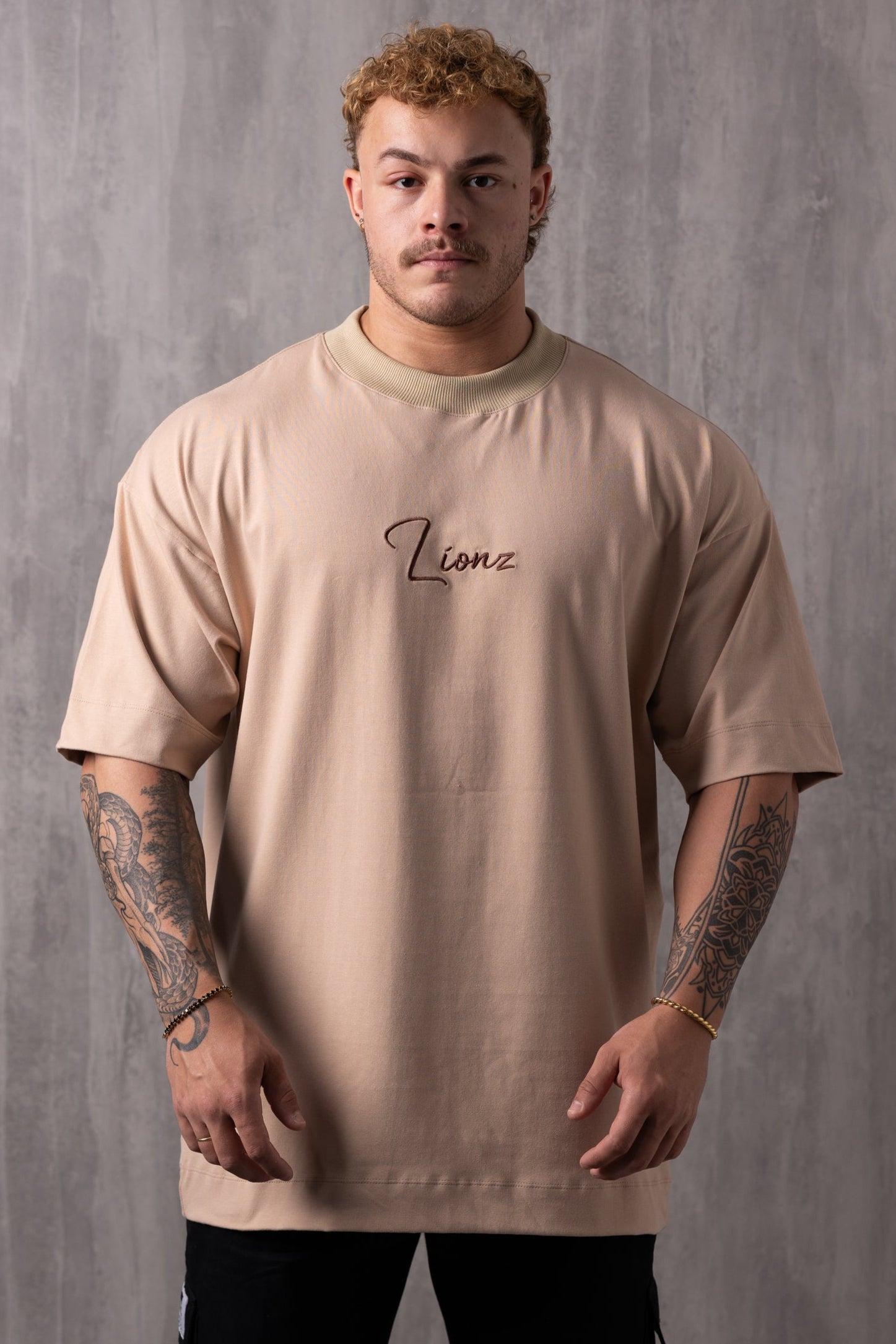 Camiseta Oversized Bordada King - Bege