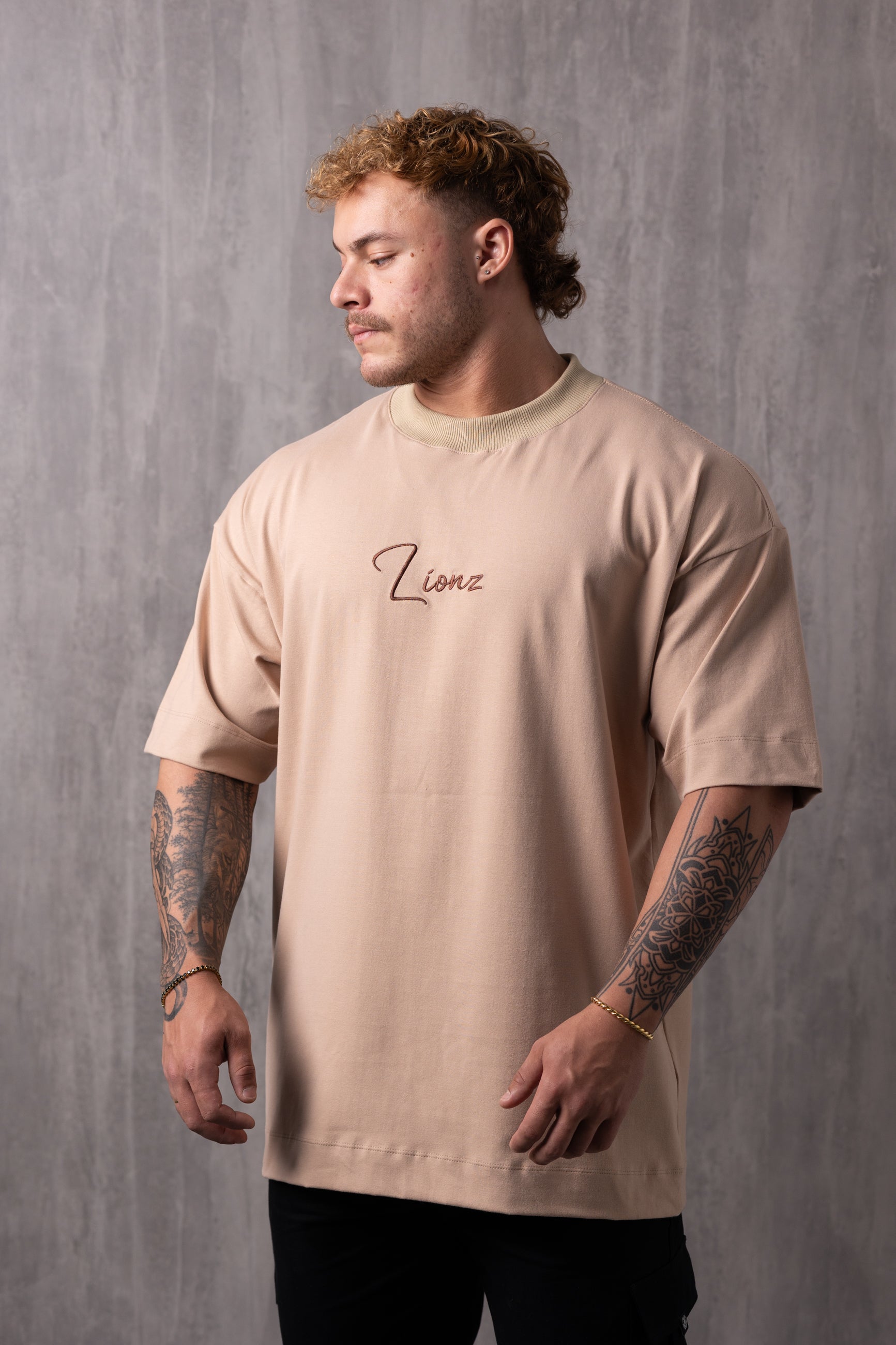 Camiseta Oversized Bordada King - Bege