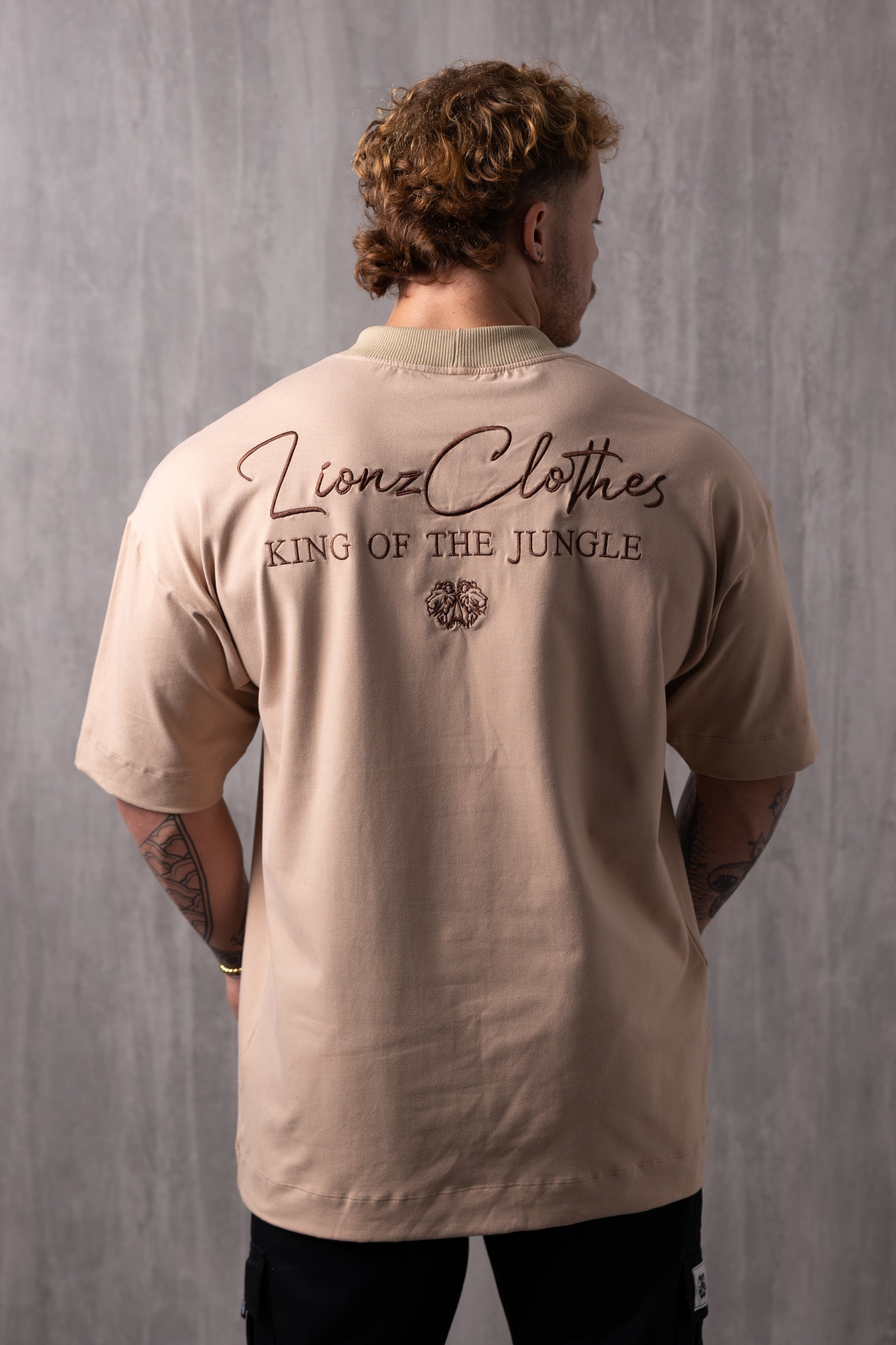 Camiseta Oversized Bordada King - Bege