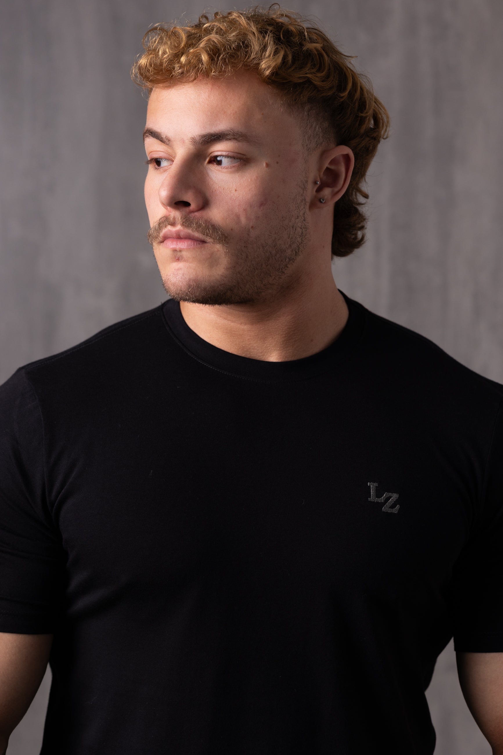 Camiseta Slim Bordada LZ - Preta