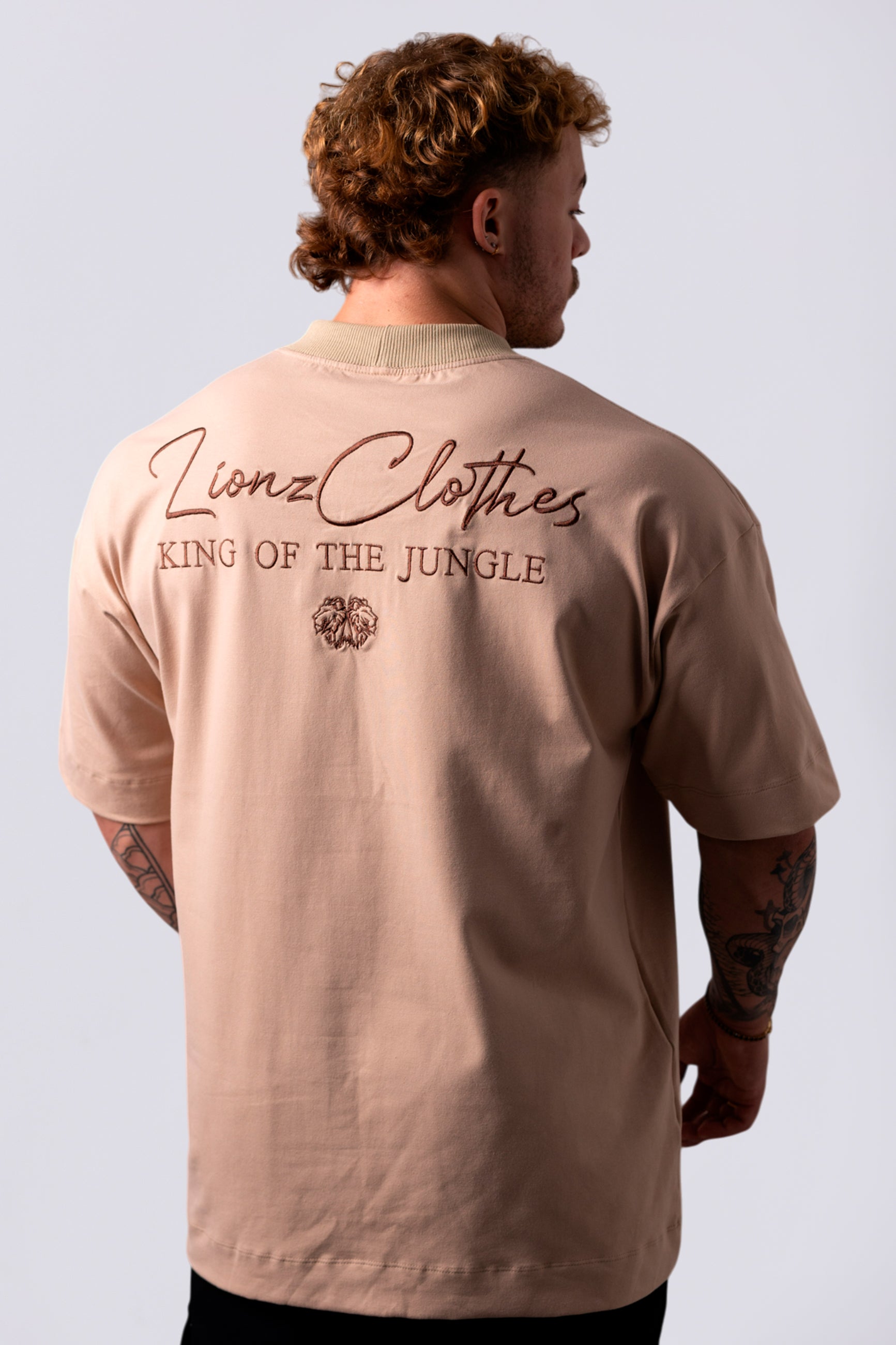 Camiseta Oversized Bordada King - Bege