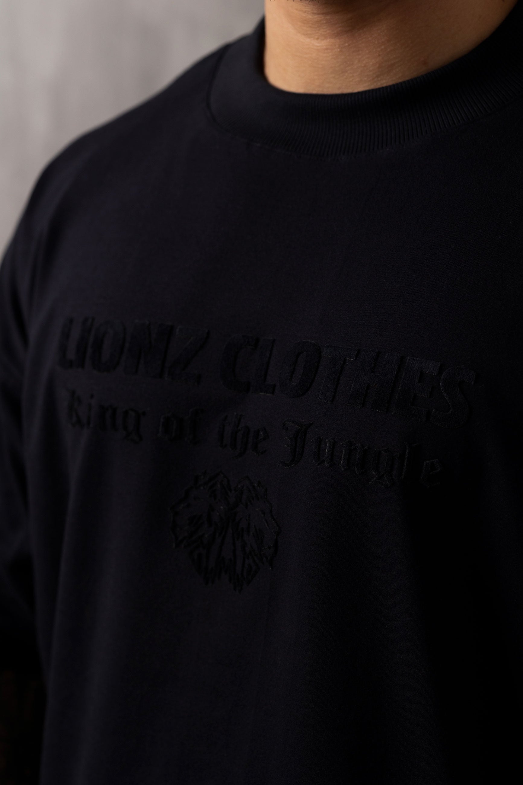 Camiseta Oversized Luxury Veludo - Preta