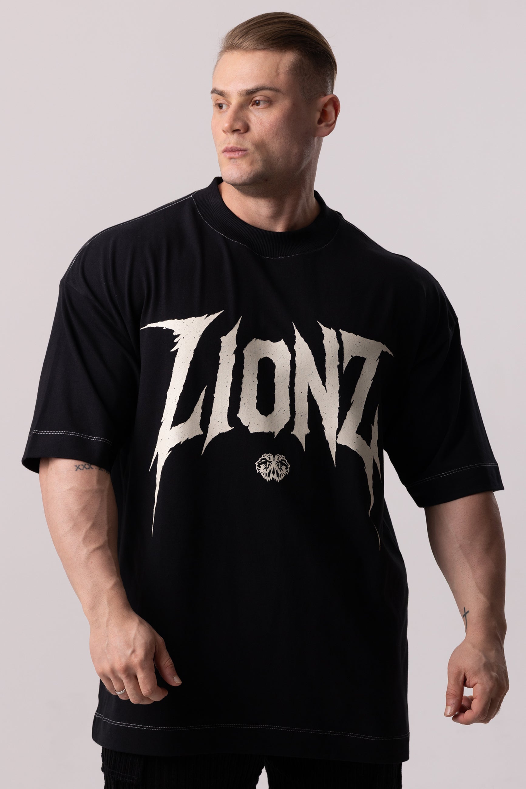 Camiseta Oversized Hard - Preta Contraste