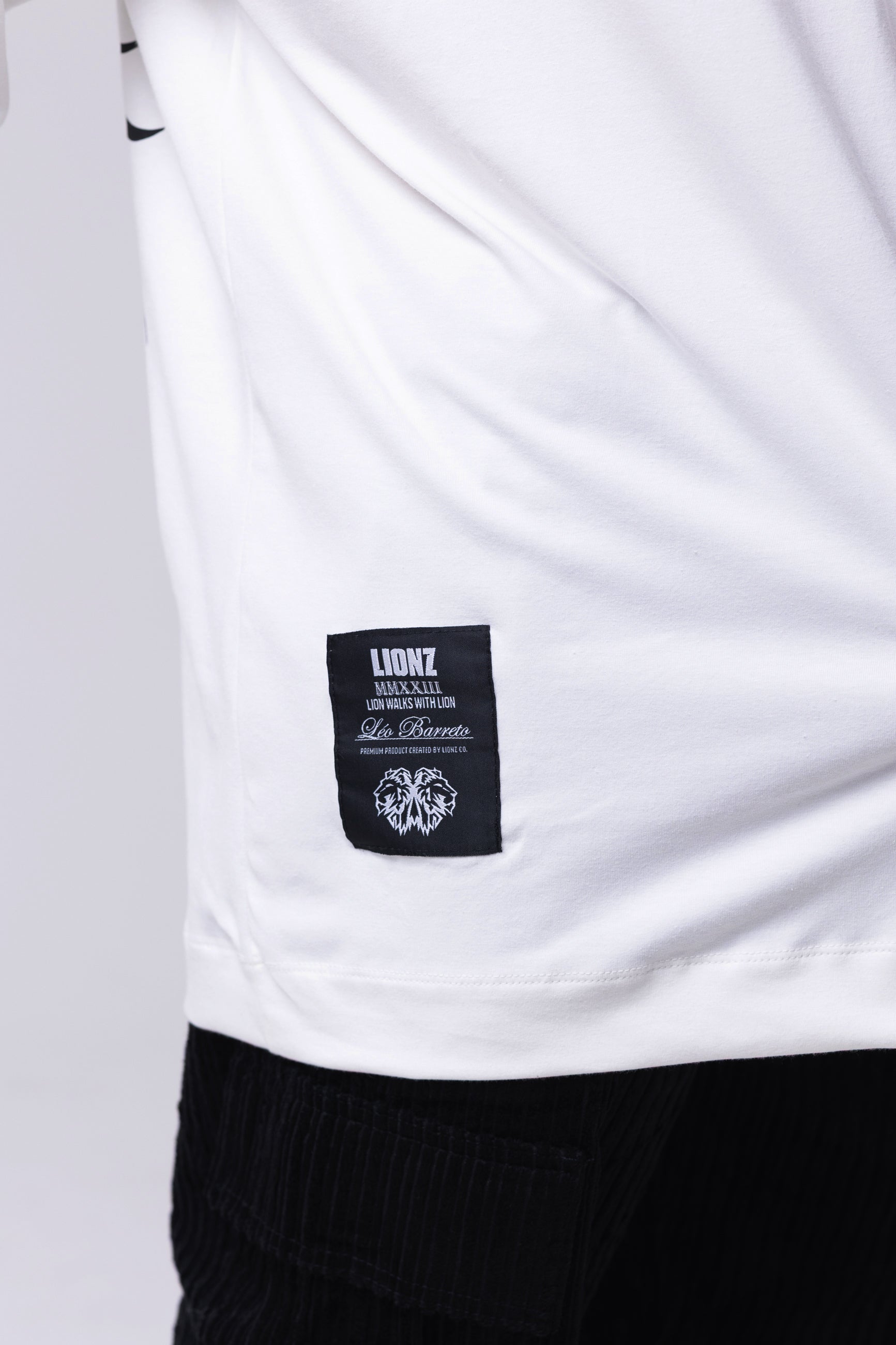 Camiseta Oversized Blair - OffWhite&Black