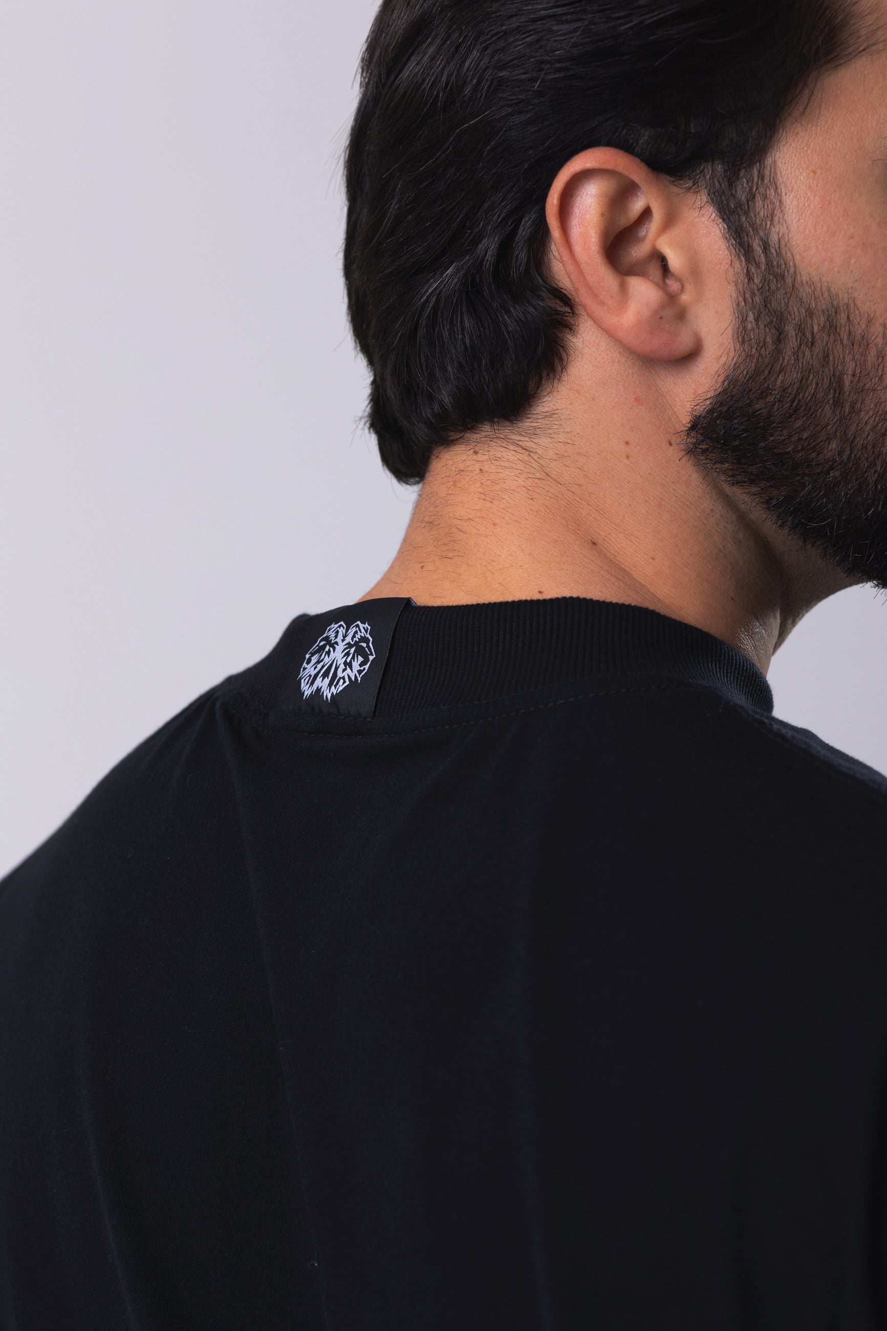 Camiseta Oversized L I O N Z - Preta