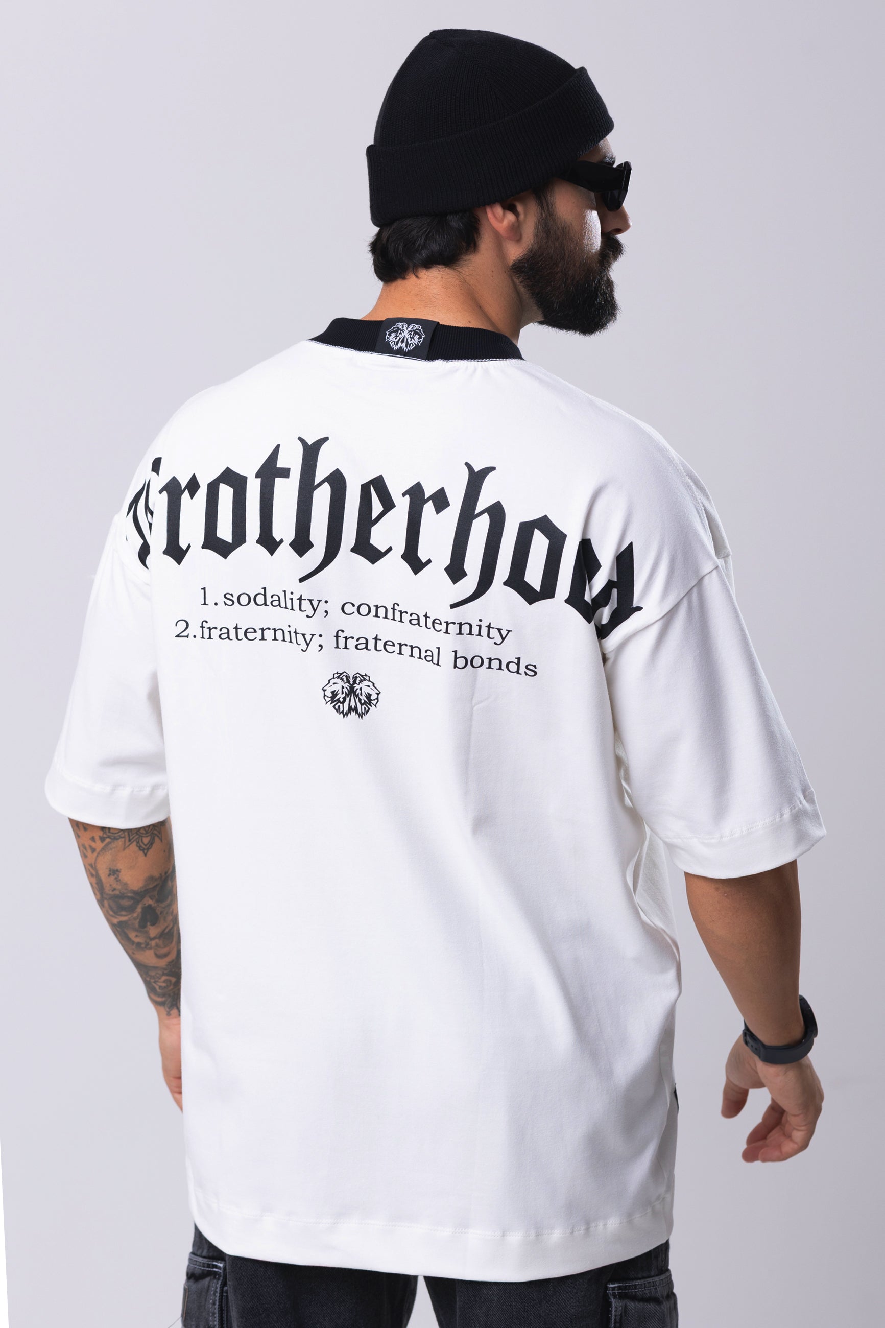 Camiseta Oversized Brotherhood - OffWhite&Black