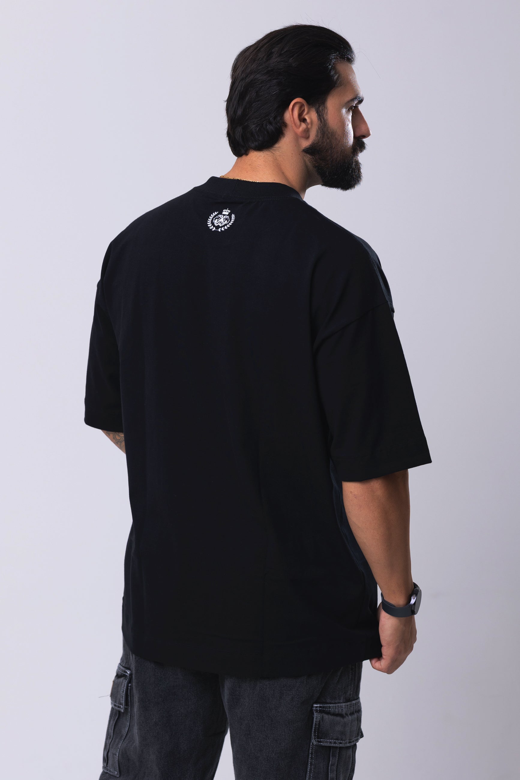 Camiseta Oversized L I O N Z - Preta
