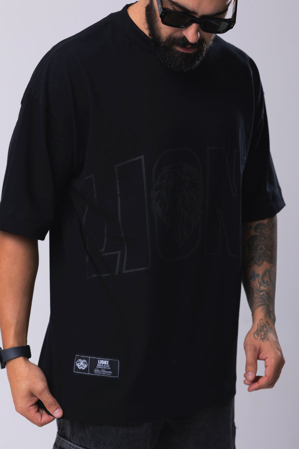 Camiseta Oversized L I O N Z - Preta & Preto