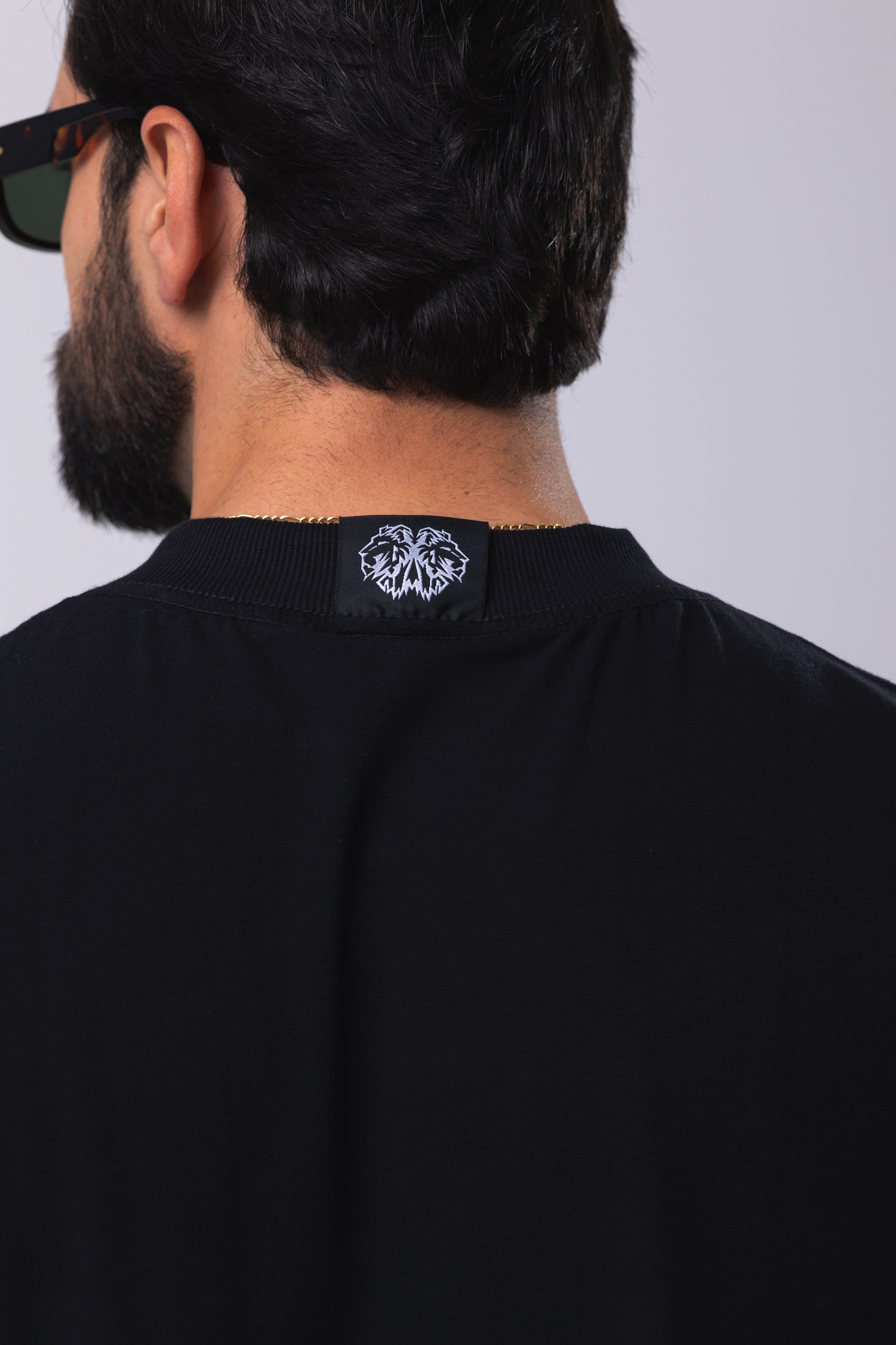 Camiseta Oversized L I O N Z - Preta & Preto