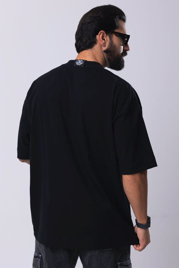 Camiseta Oversized L I O N Z - Preta & Preto