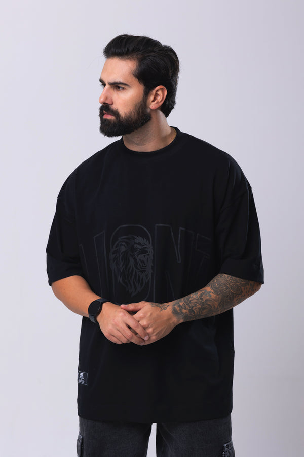 Camiseta Oversized L I O N Z - Preta & Preto