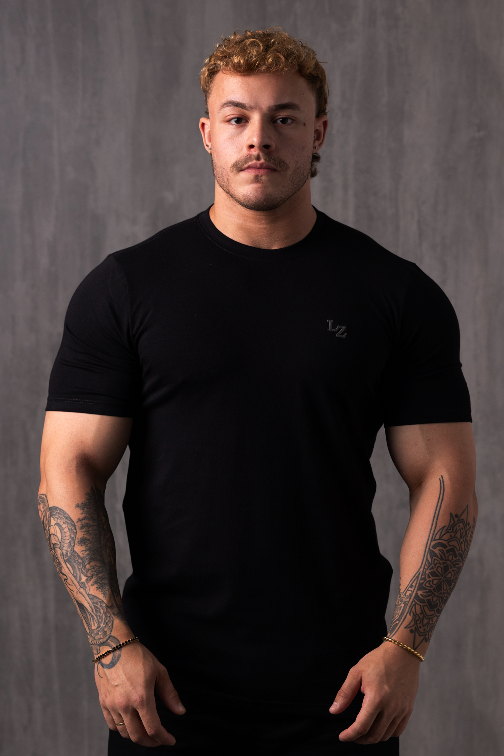 Camiseta Slim Bordada LZ - Preta