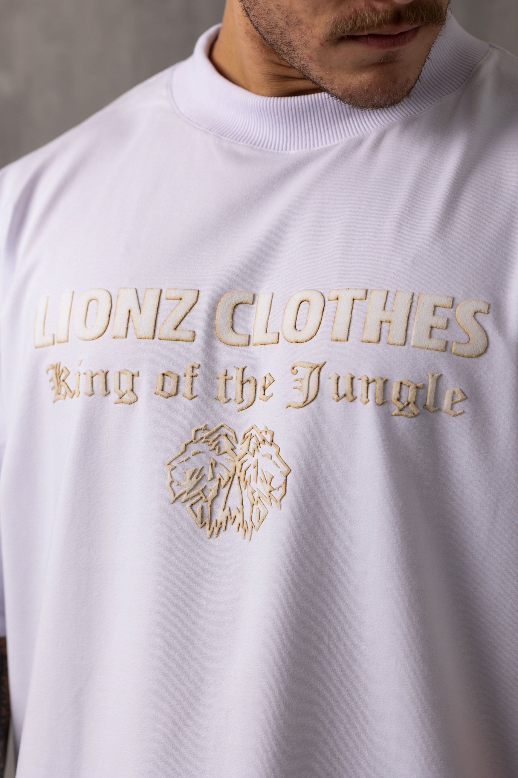 Camiseta Oversized Luxury Veludo Vintage - Branca