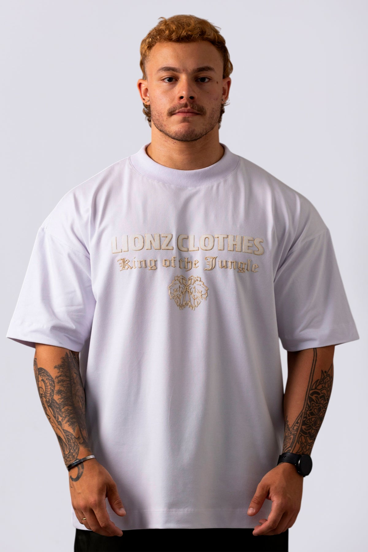 Camiseta Oversized Luxury Veludo Vintage - Branca