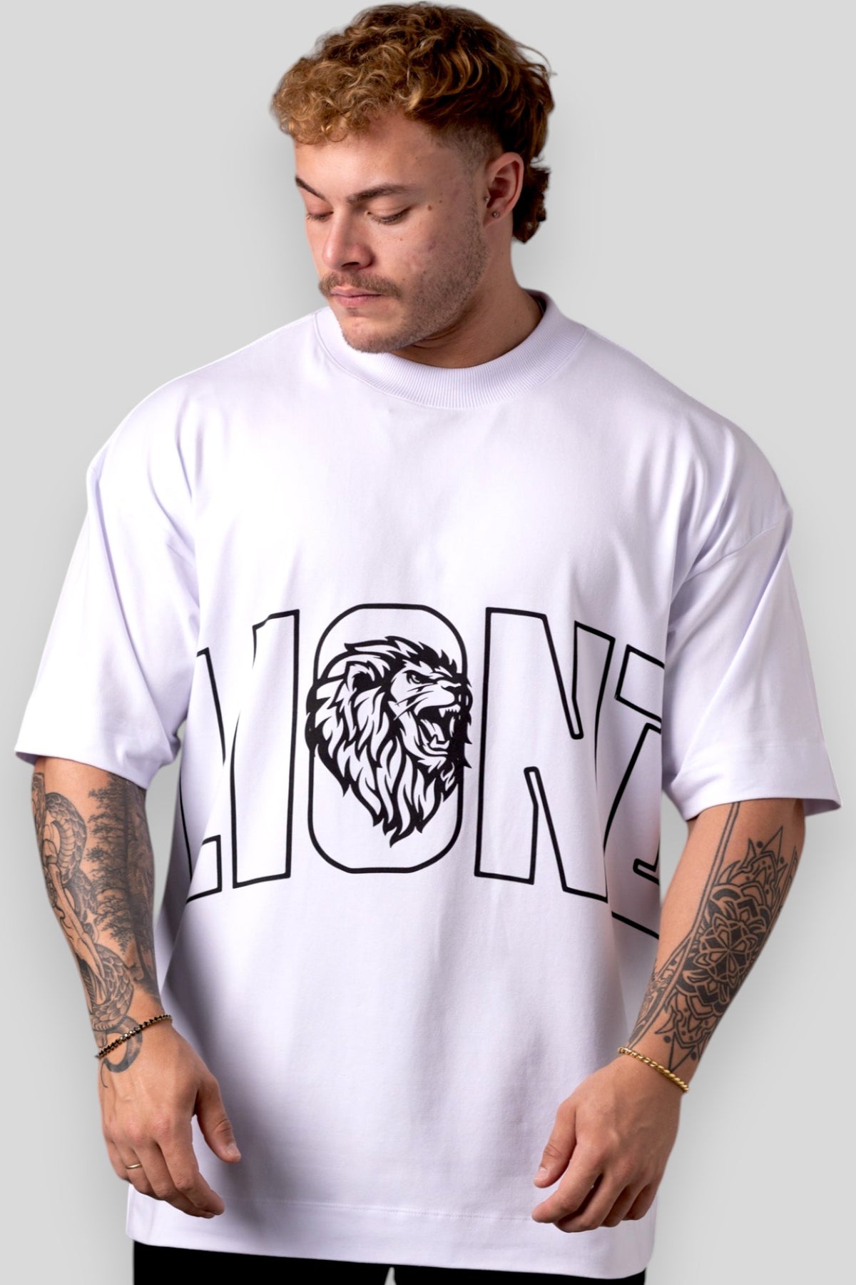 Camiseta Oversized L I O N Z - Branca