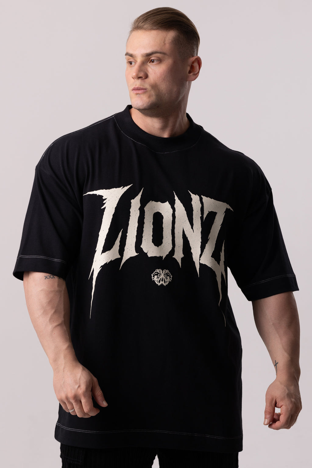 Camiseta Oversized Hard - Preta Contraste
