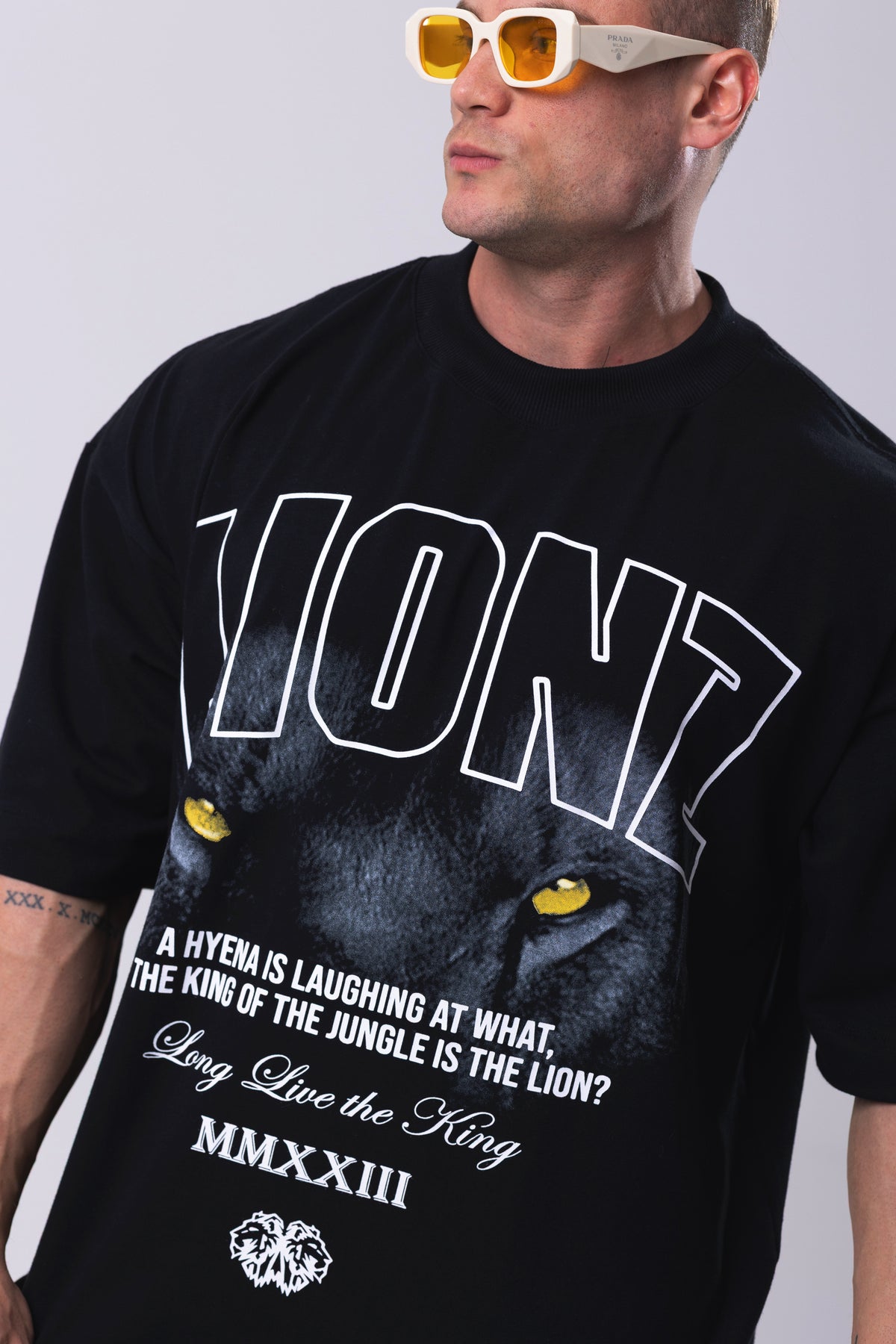 Camiseta Oversized Predator - Preta