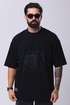 Camiseta Oversized L I O N Z - Preta & Preto