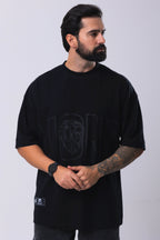 Camiseta Oversized L I O N Z - Preta & Preto