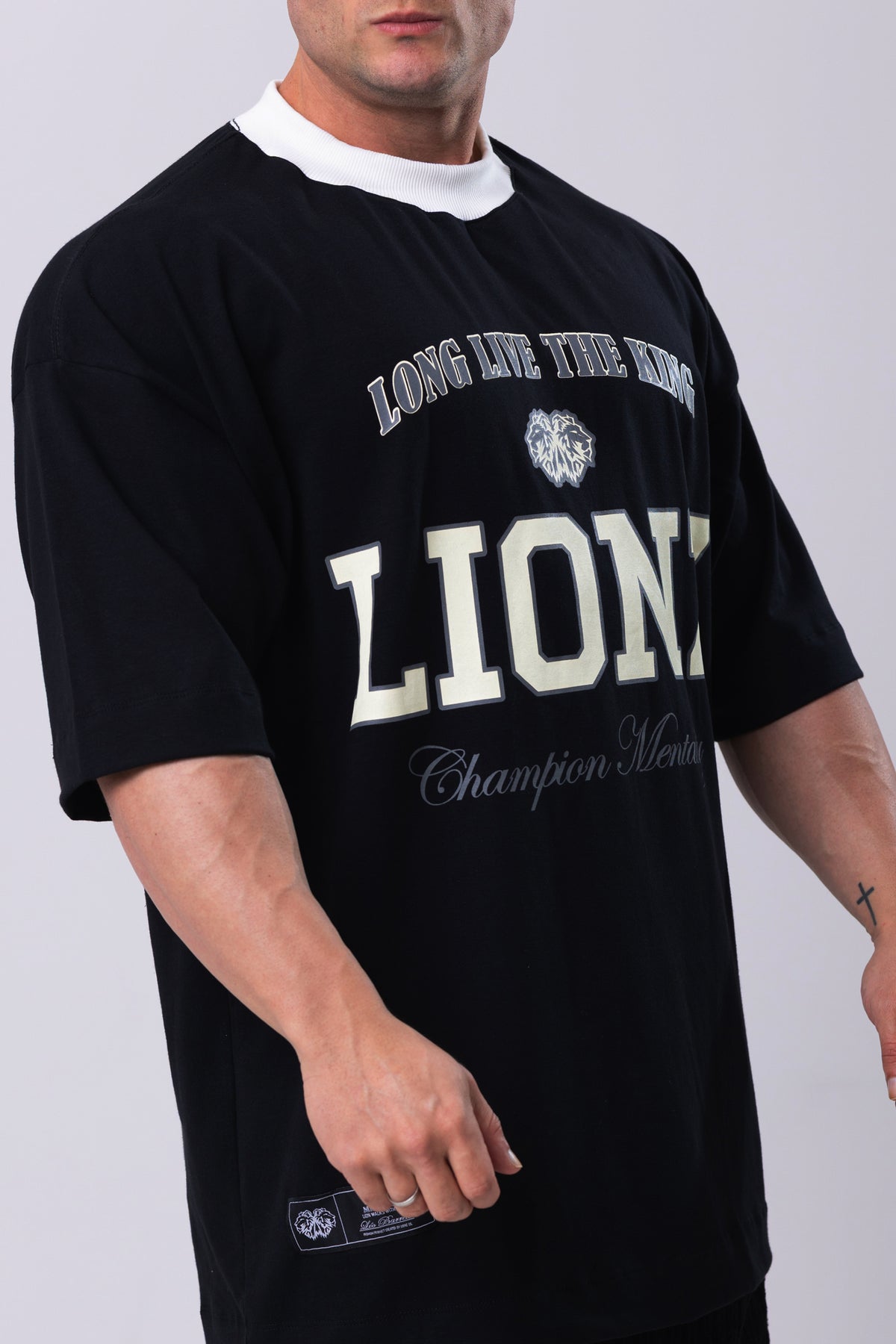 Camiseta Oversized College - Preta&Off