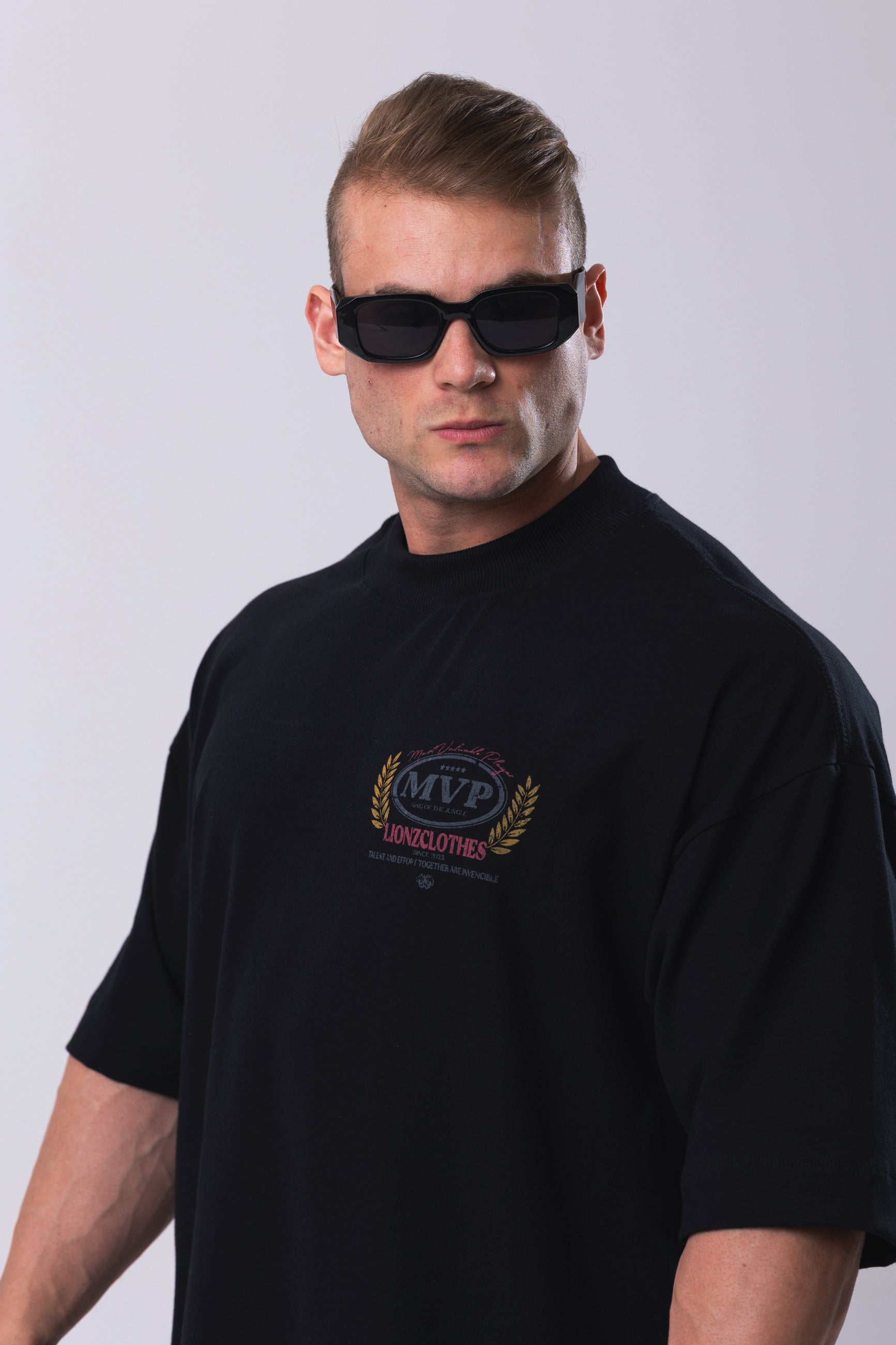 Camiseta Oversized MVP - Preta