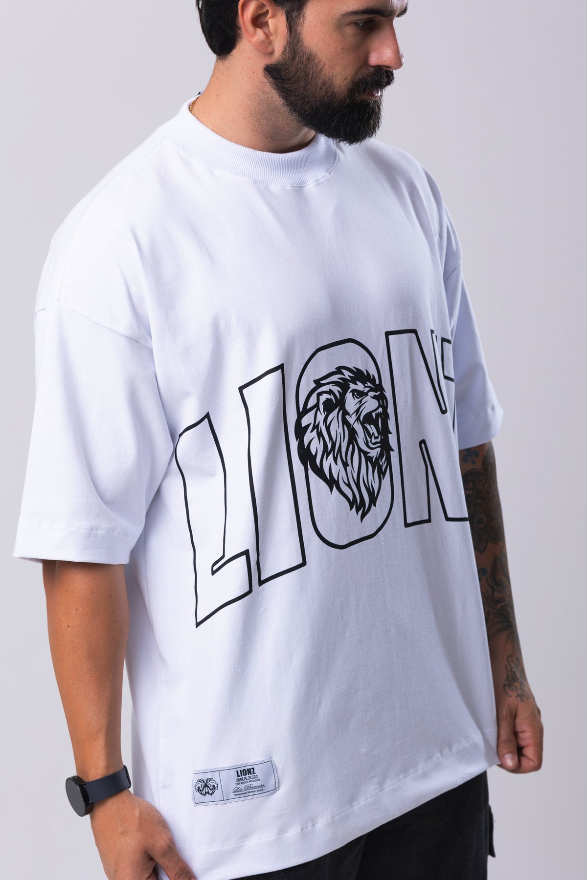 Camiseta Oversized L I O N Z - Branca
