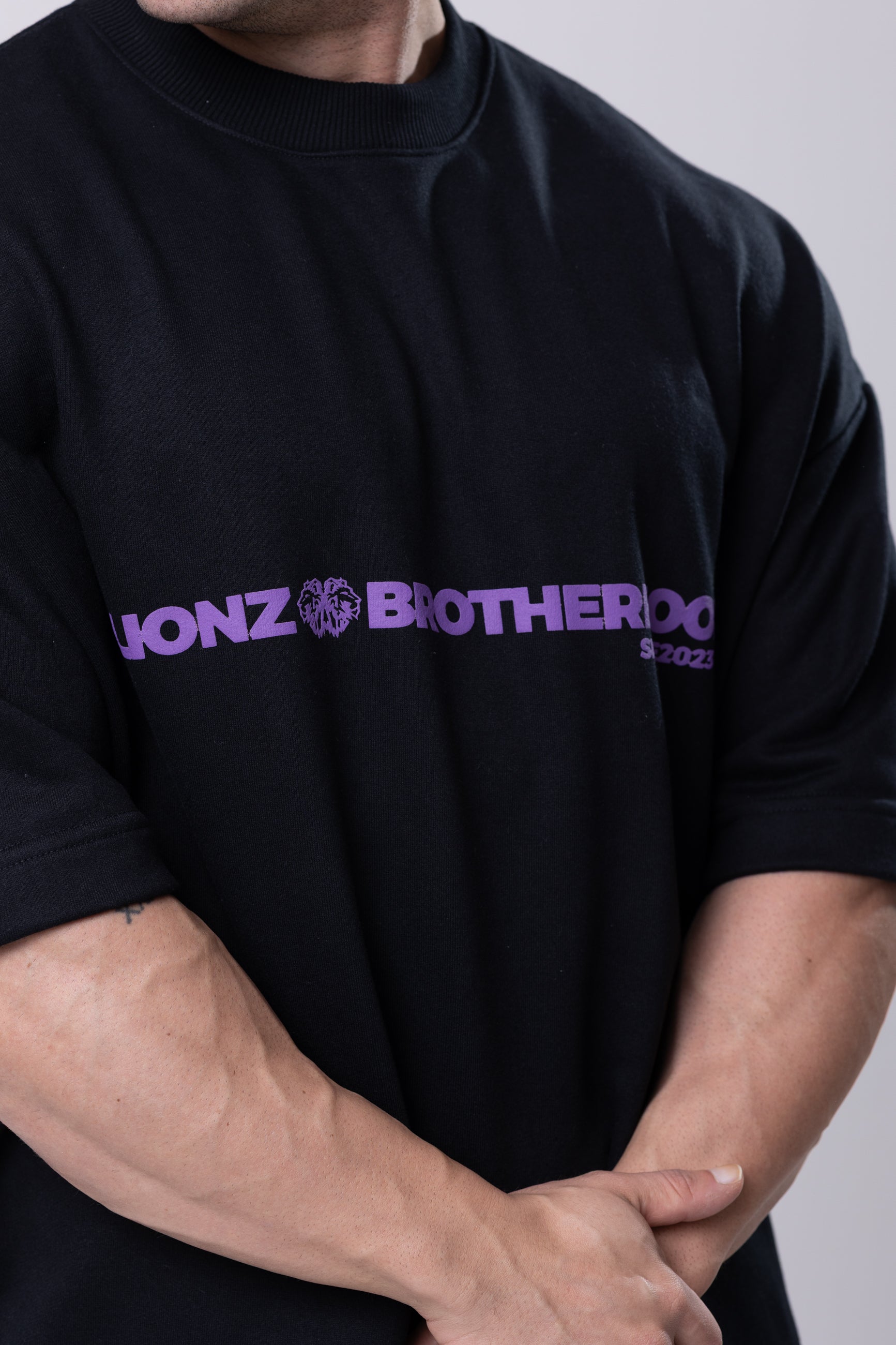 Camiseta Oversized Deluxe Brotherhood - Preta