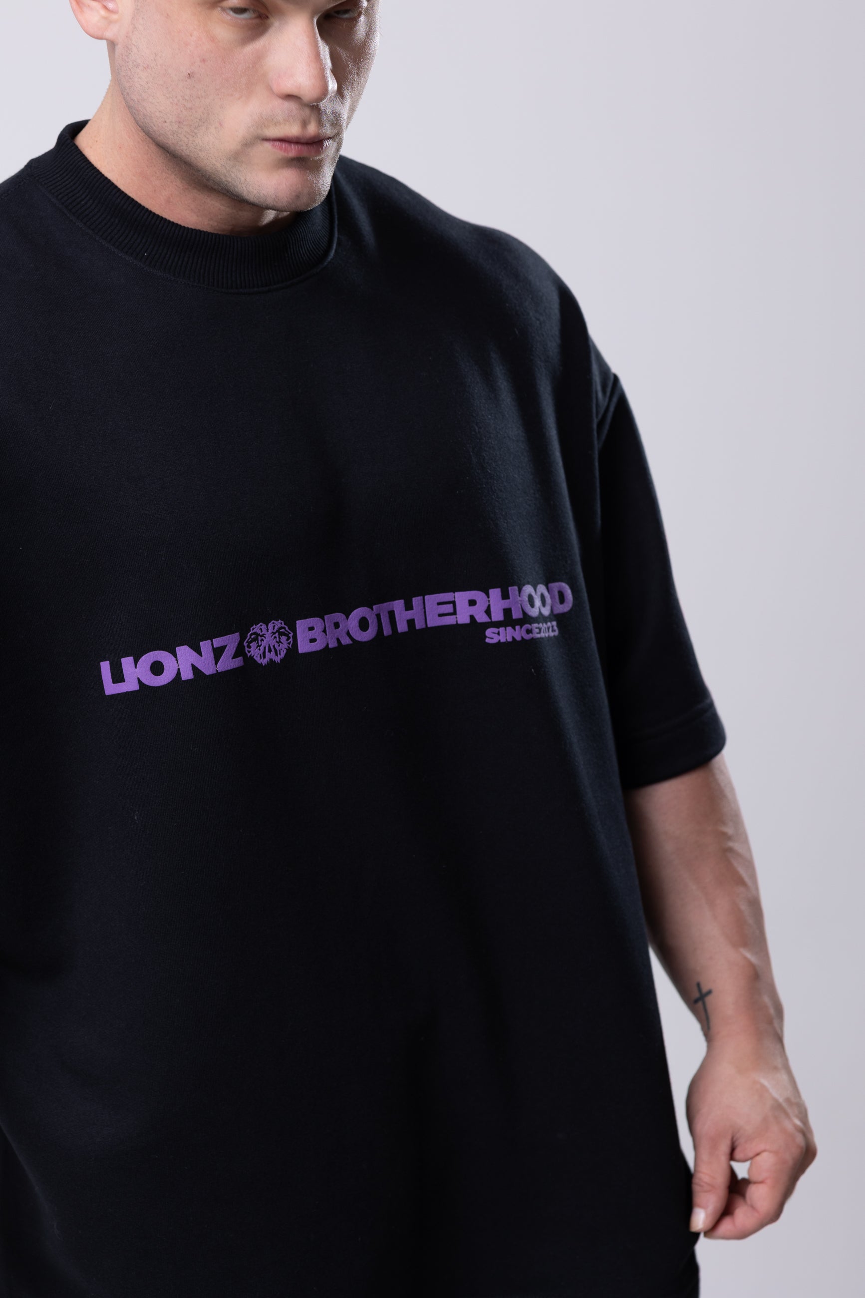 Camiseta Oversized Deluxe Brotherhood - Preta