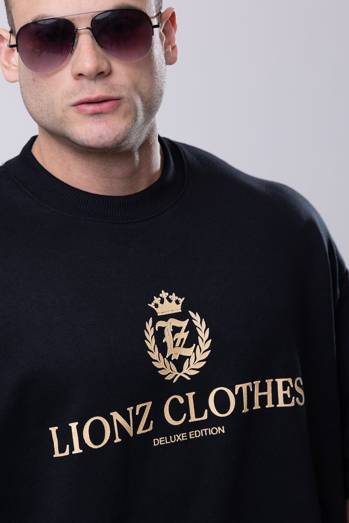 Camiseta Oversized Deluxe Gold - Preta