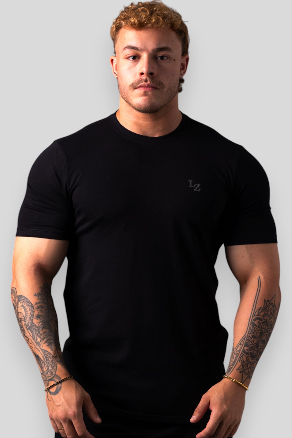 Camiseta Slim Bordada LZ - Preta