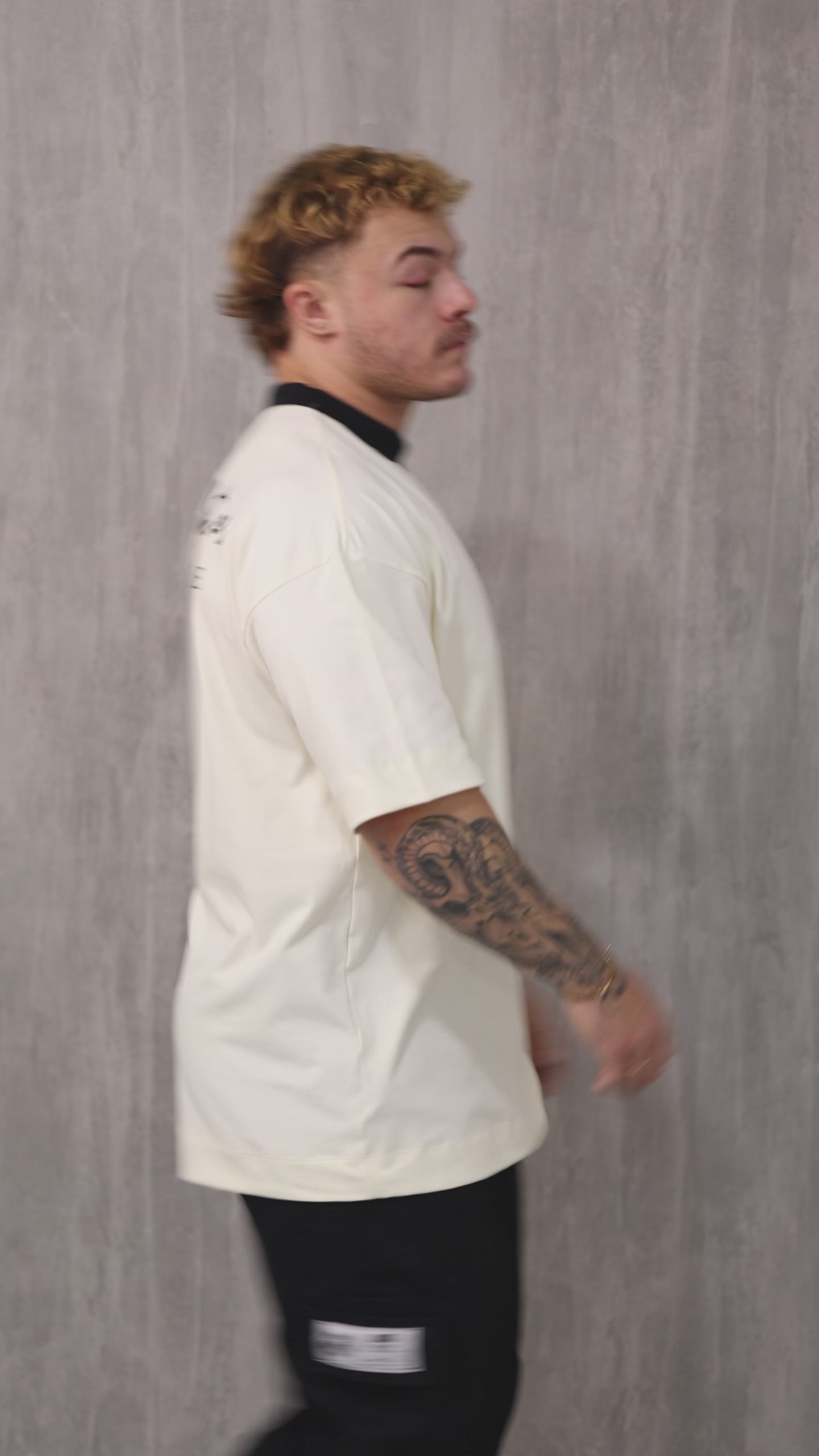 Camiseta Oversized Bordada King - OffWhite&Black
